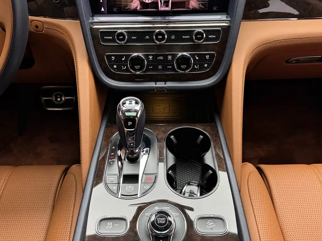 Bentley Bentayga PHEV 2021 — фото 18