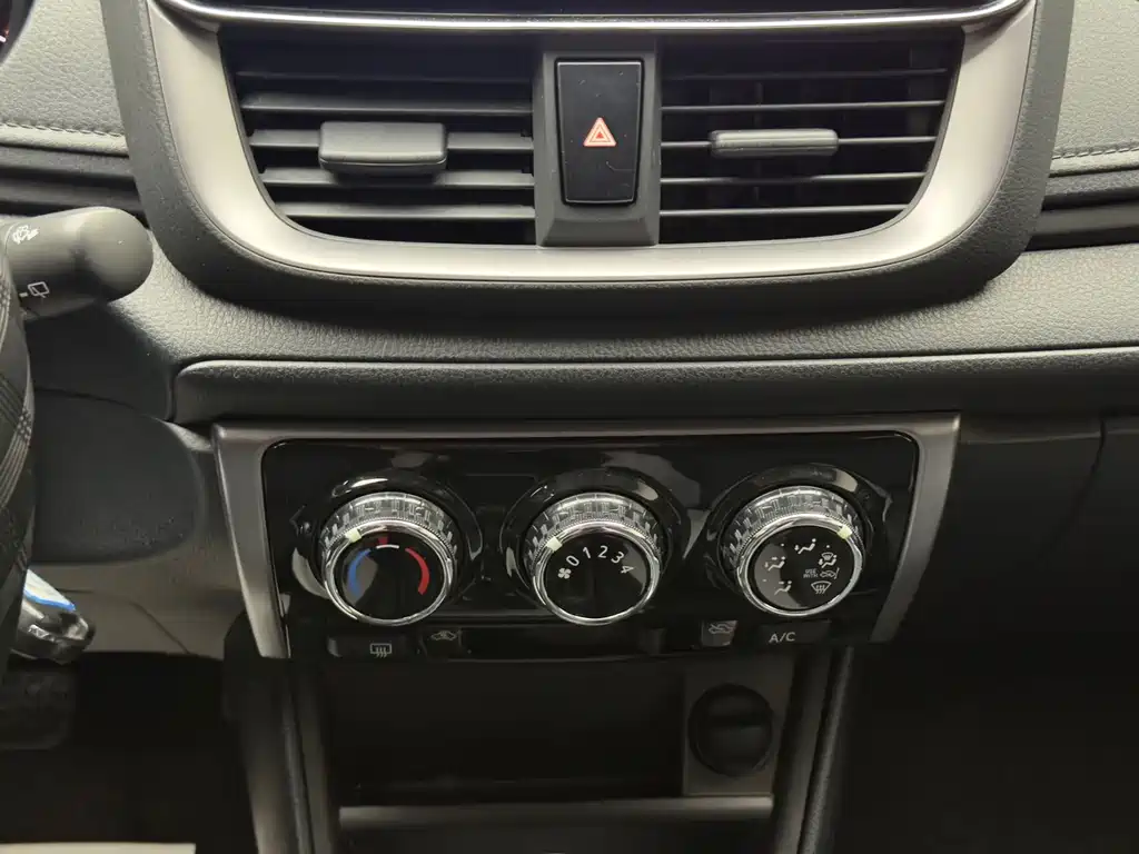 Toyota Yaris L 2021 — фото 12