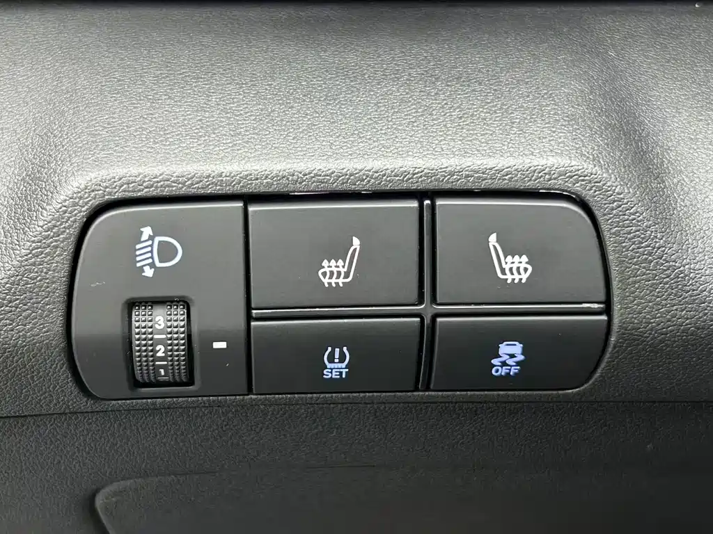 Hyundai Elantra 2023 — фото 11
