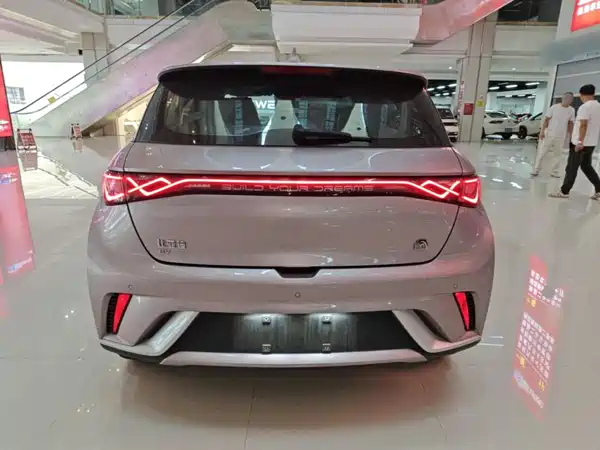 BYD Dolphin 2023