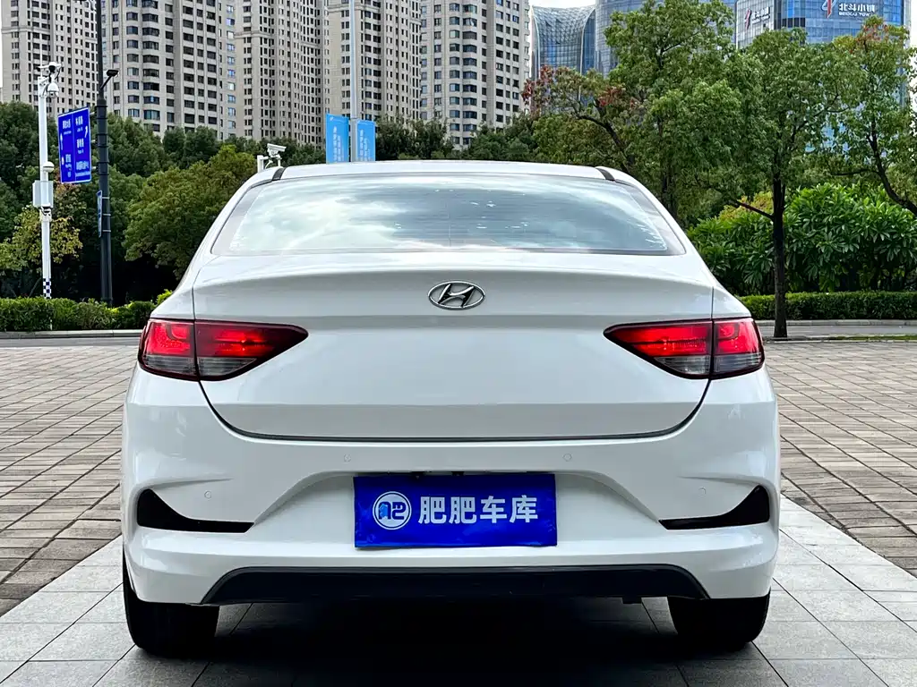 Hyundai Elantra 2017 — фото 4