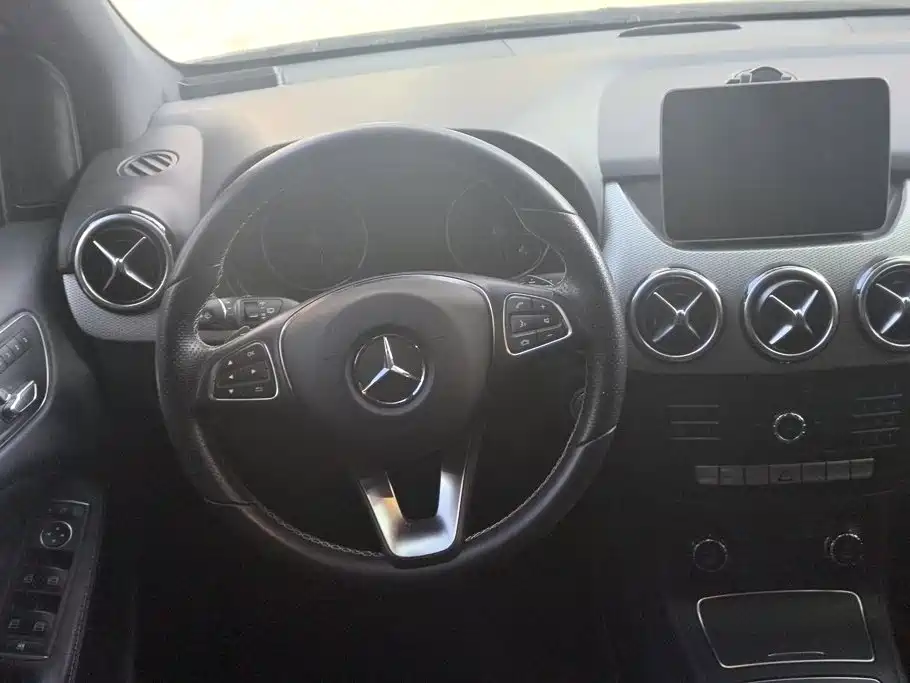 Mercedes-Benz B-Class 2018 — фото 15