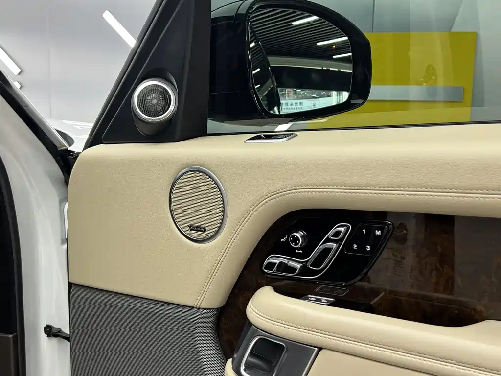 Land Rover Range Rover 2021 — фото 18