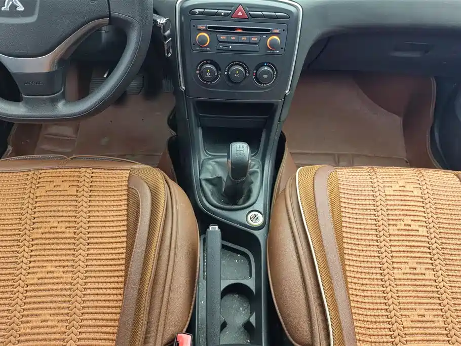 Peugeot 308 2015 — фото 16