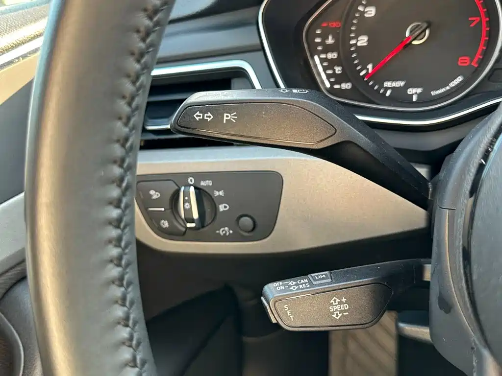 Audi A4L 2018 — фото 23