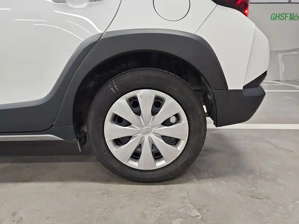 Toyota Yaris L 2022 — фото 16