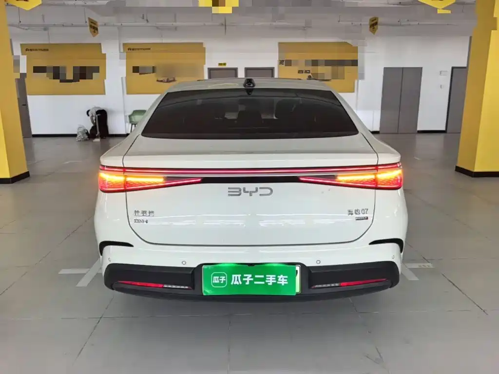 BYD Seal 07 DM-i 2025 — фото 6