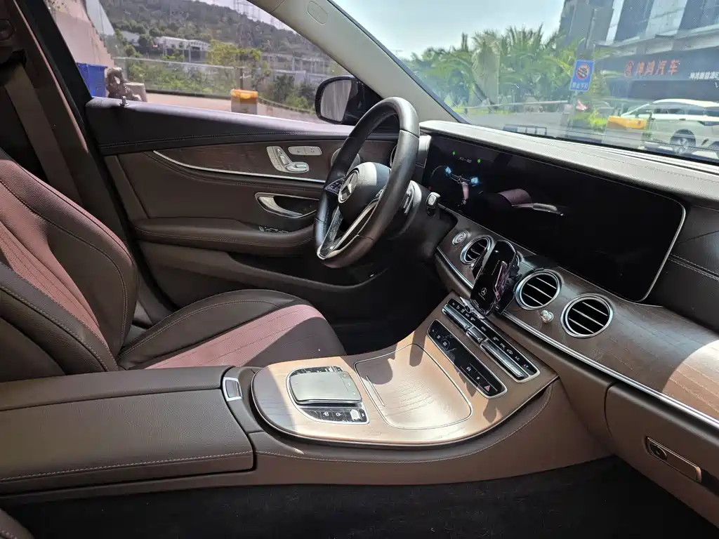 Mercedes-Benz E-Class 2023 — фото 17