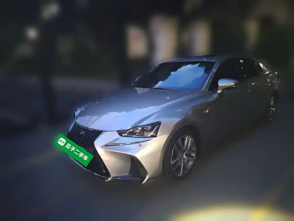 Lexus IS 2018 — фото 2