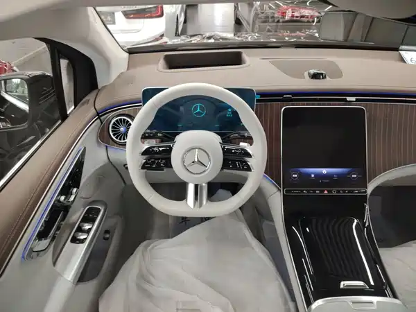 Mercedes-Benz EQE SUV 2026