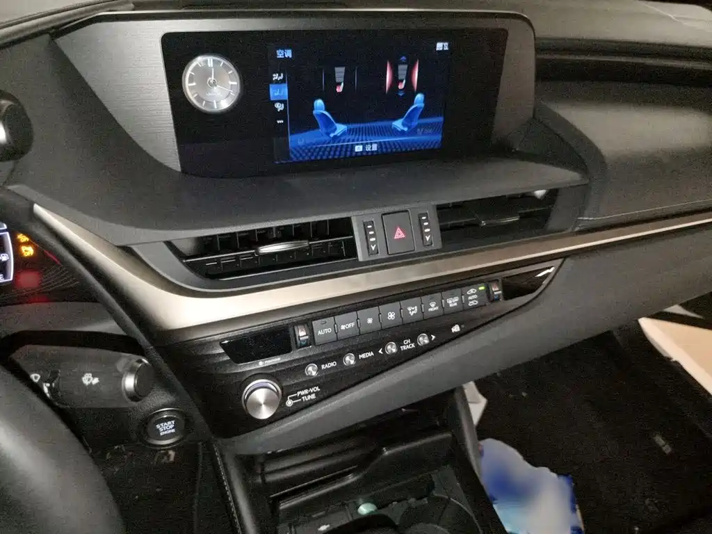 Lexus ES 2020