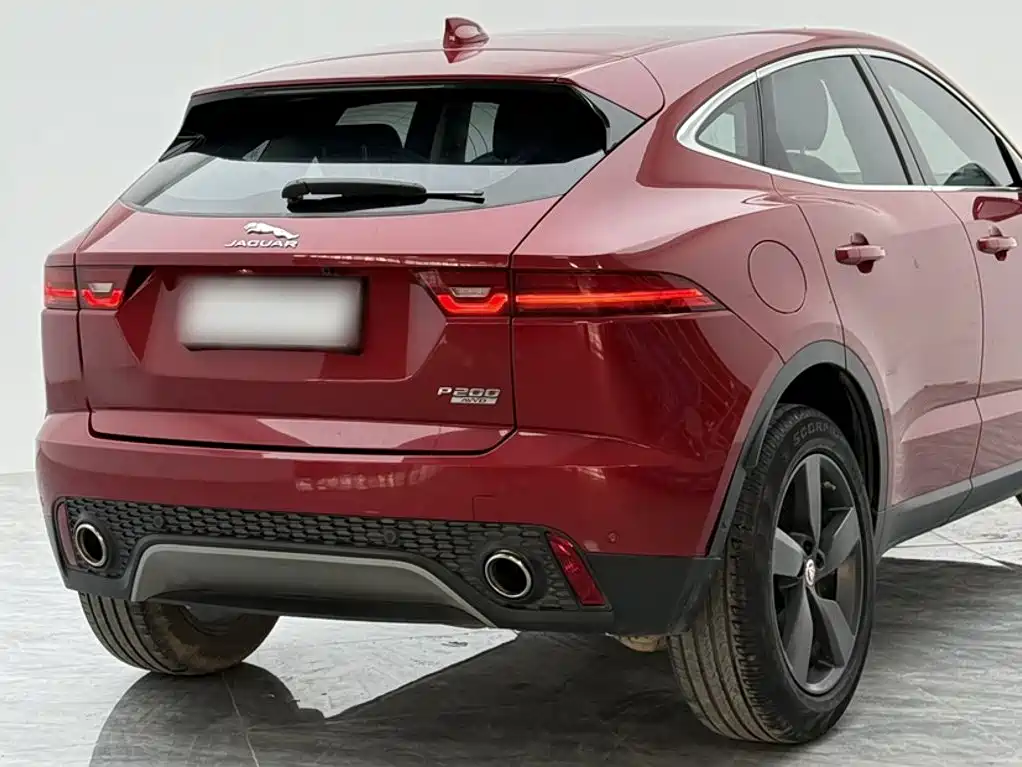 Jaguar E-PACE 2019 — фото 11