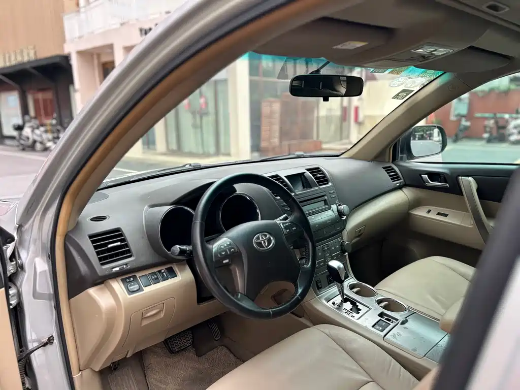 Toyota Highlander 2010 — фото 10