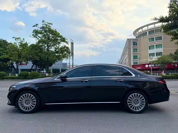 Mercedes-Benz E-Class 2023
