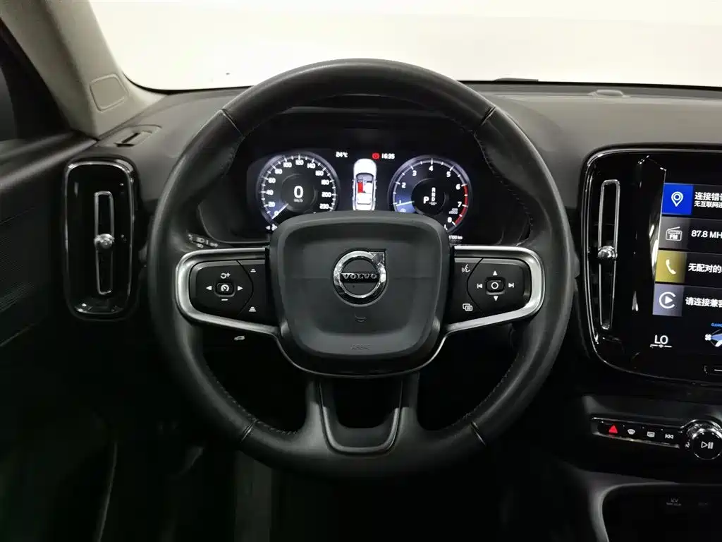 Volvo XC40 2019 — фото 11