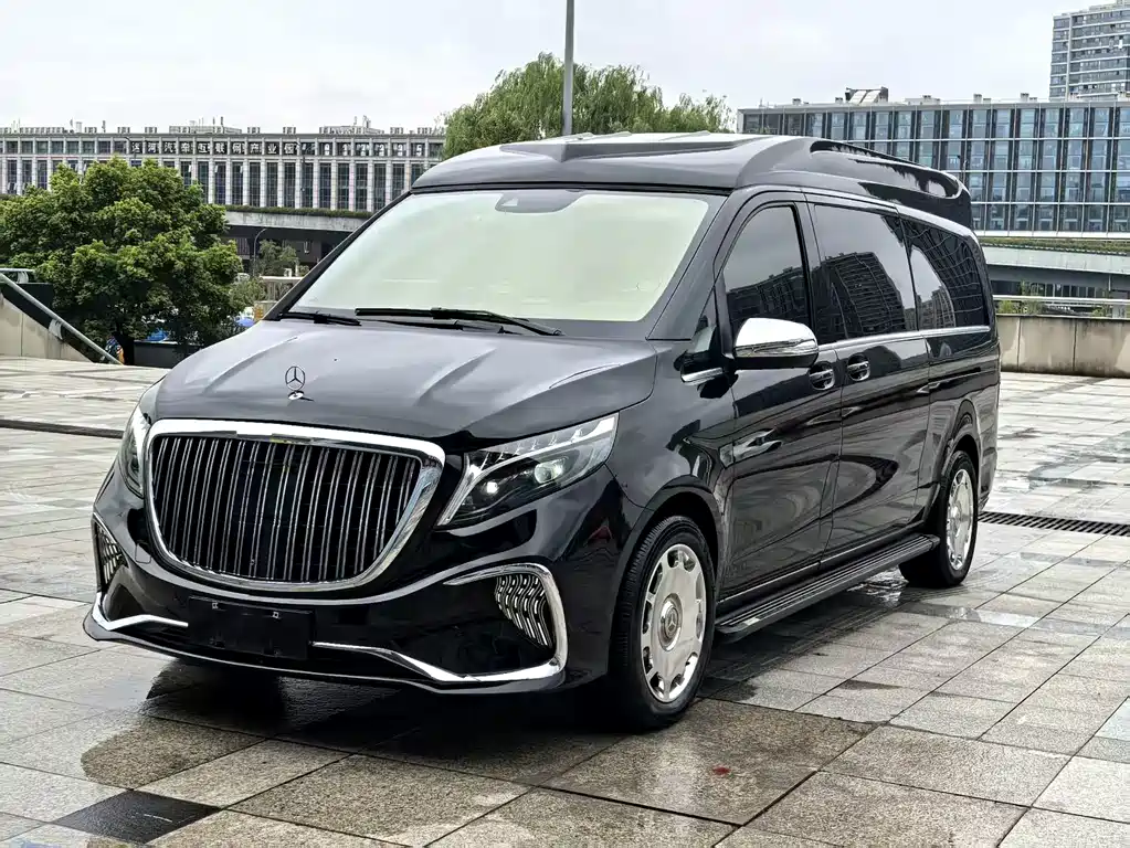Mercedes-Benz V-Class 2024 — фото 1