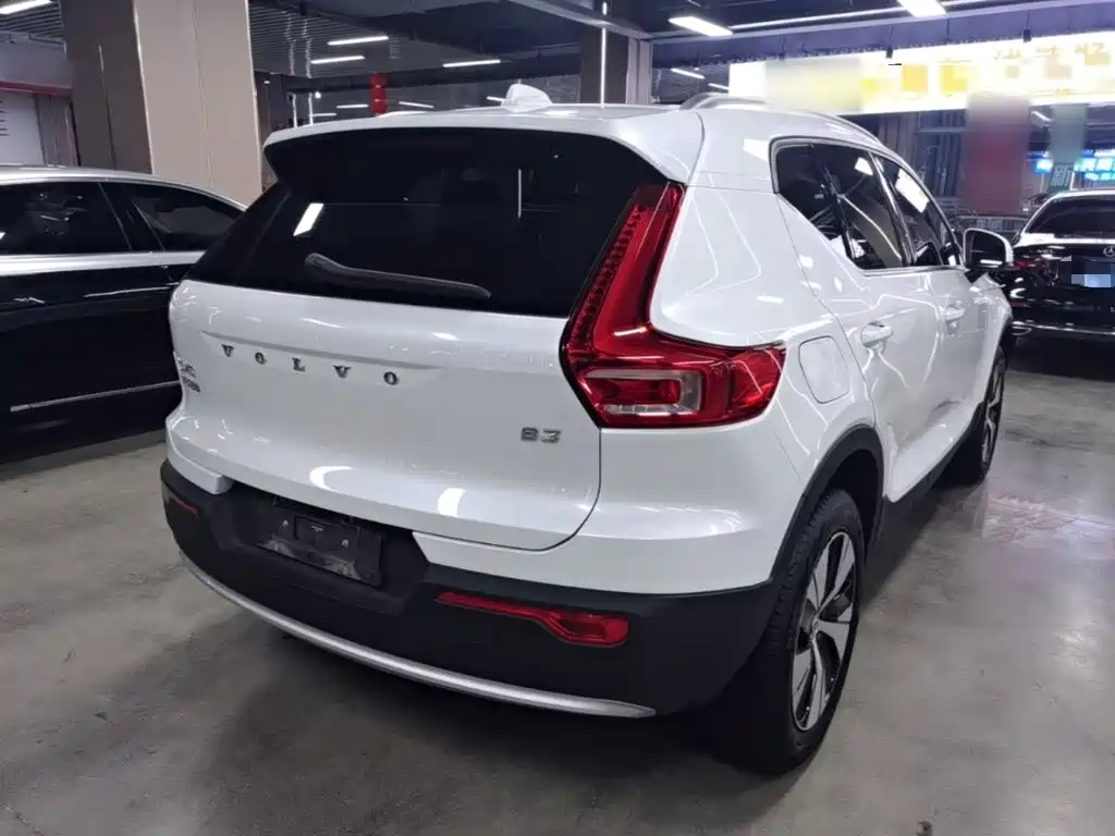 Volvo XC40 2024 — фото 7