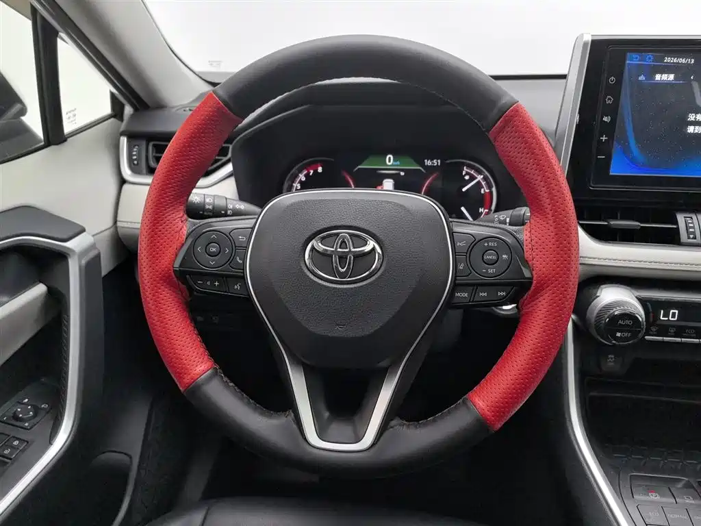 Toyota RAV4 2019 — фото 11