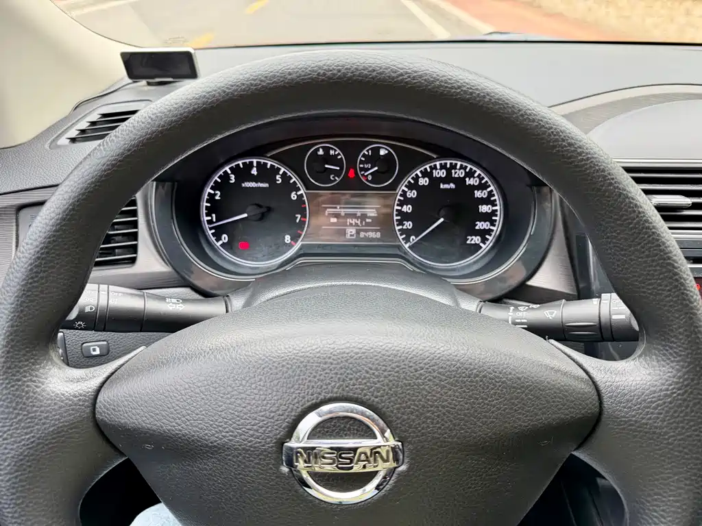 Nissan Tiida 2015 — фото 18