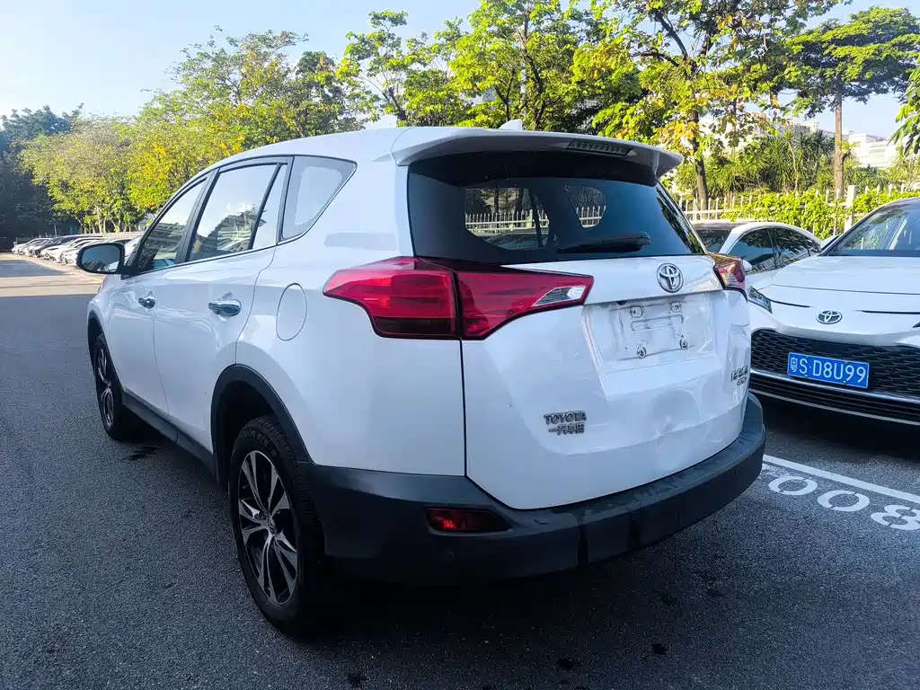 Toyota RAV4 2016 — фото 10
