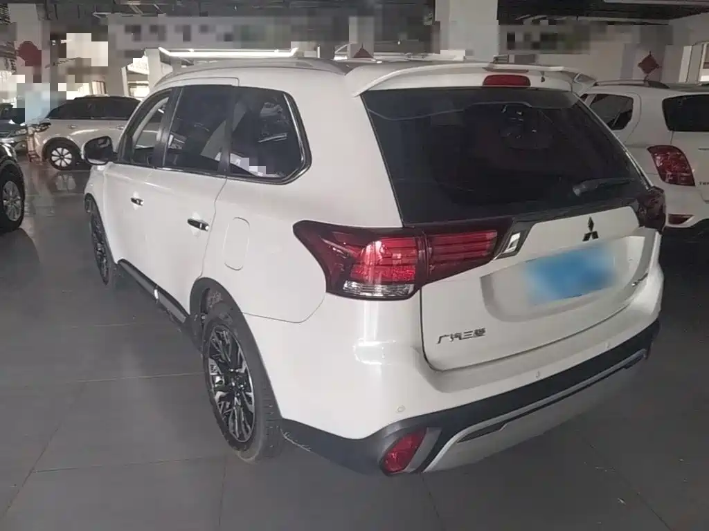 Mitsubishi Outlander 2019 — фото 5