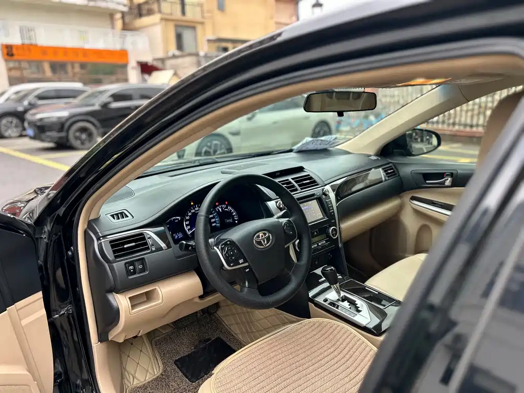 Toyota Camry 2013 — фото 10