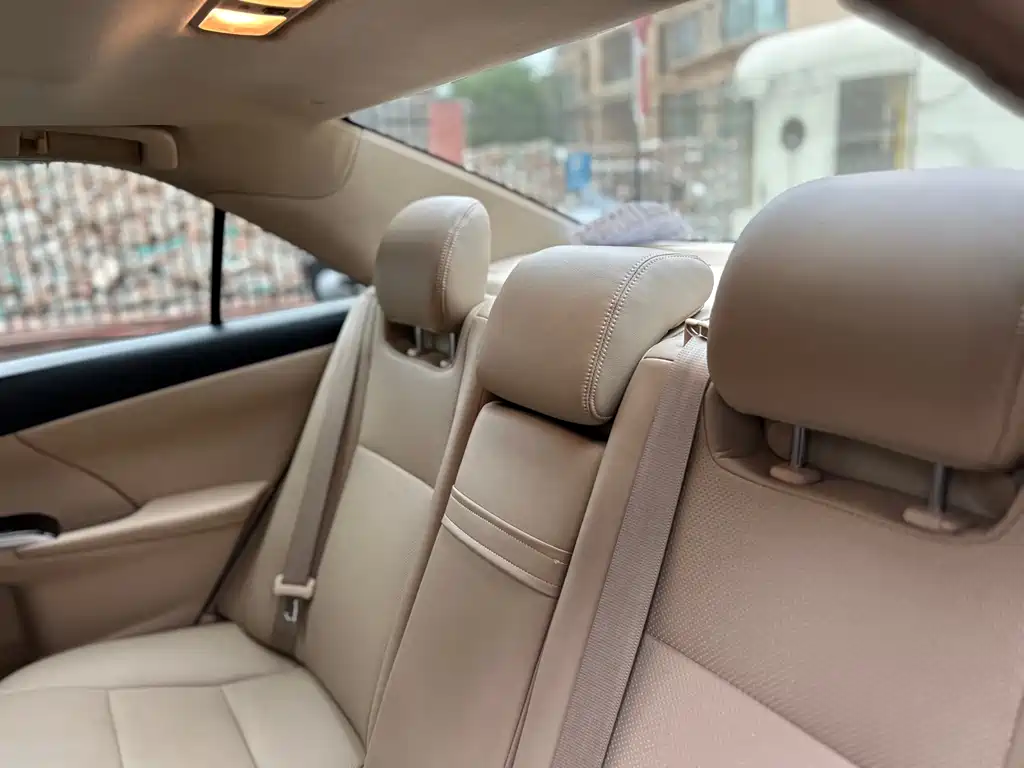 Toyota Camry 2013 — фото 20