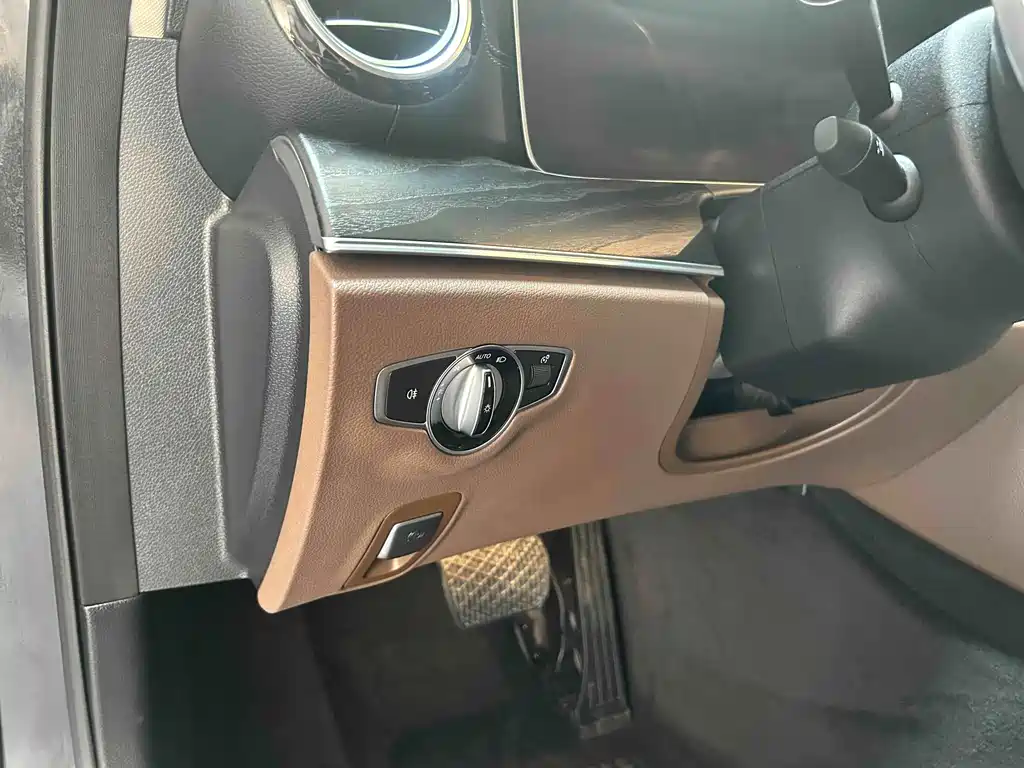 Mercedes-Benz E-Class 2019 — фото 14