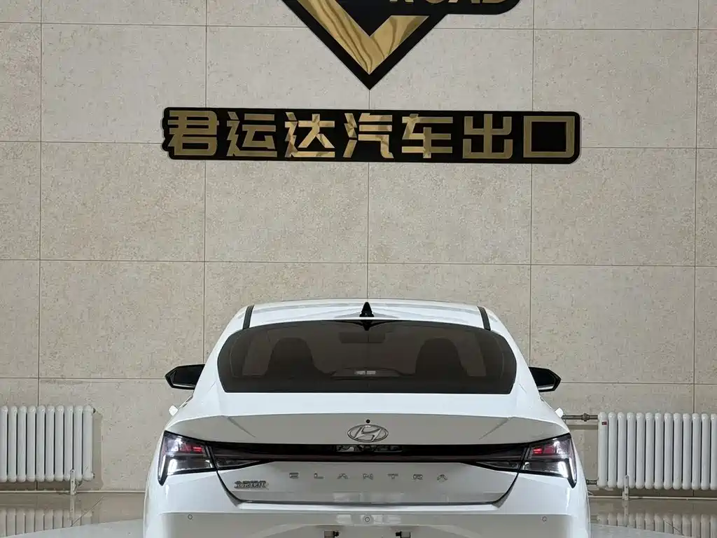 Hyundai Elantra 2022 — фото 4