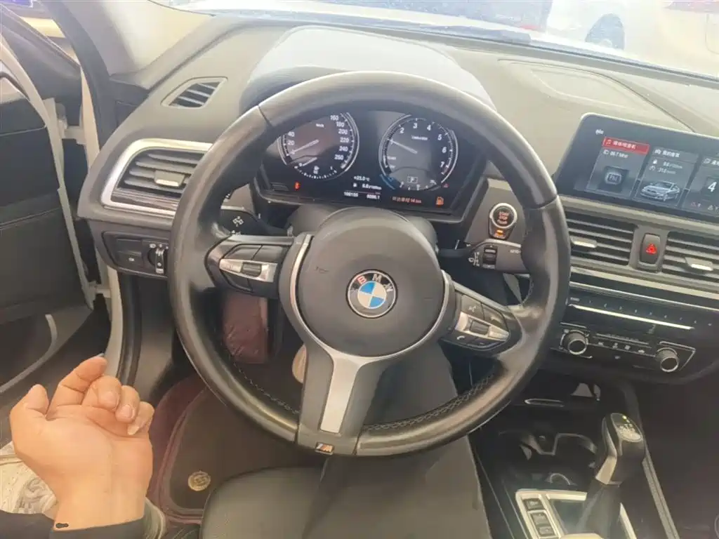 BMW 1 Series 2019 — фото 11