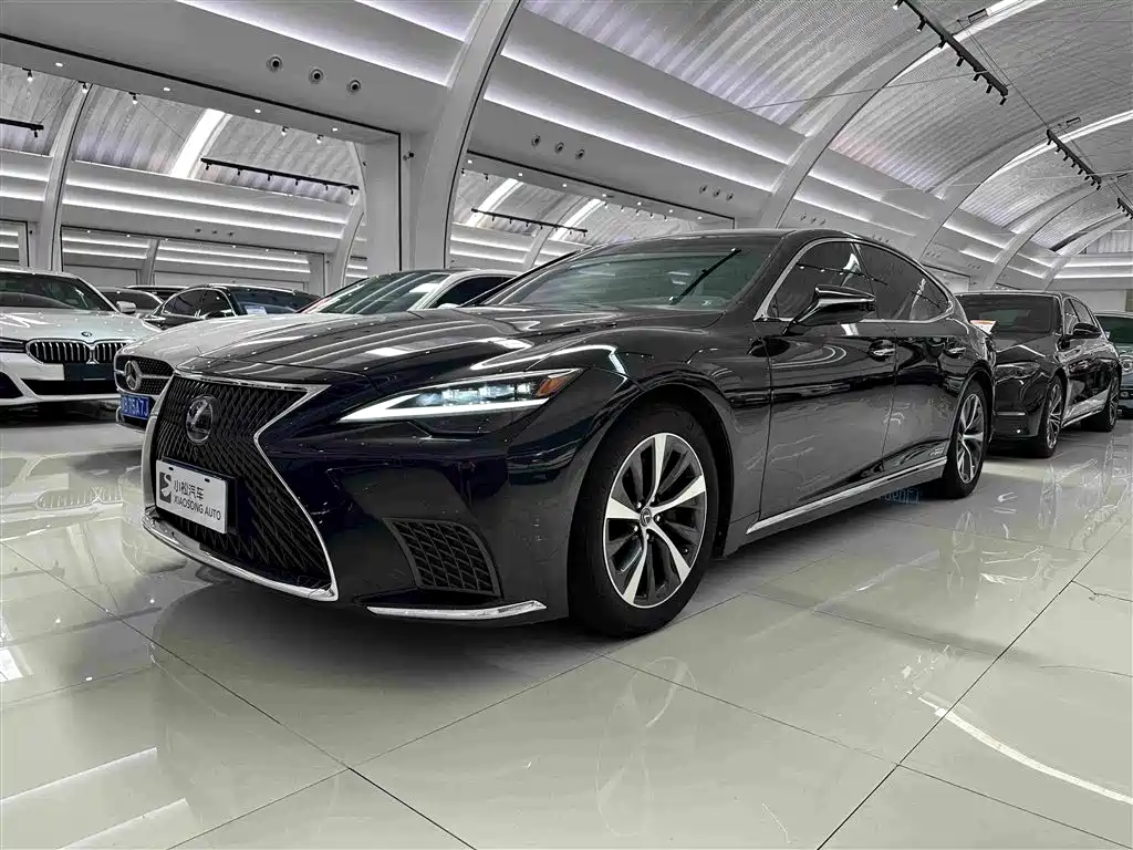 Lexus LS 2022 — фото 1
