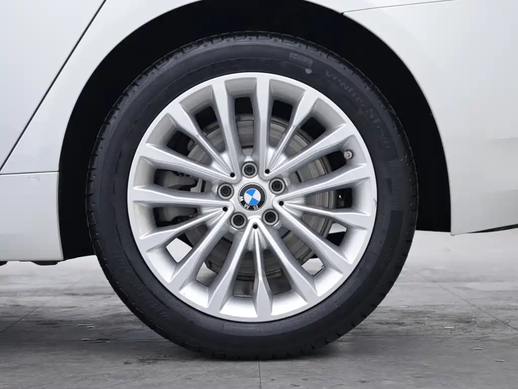 BMW 5 Series 2021 — фото 11