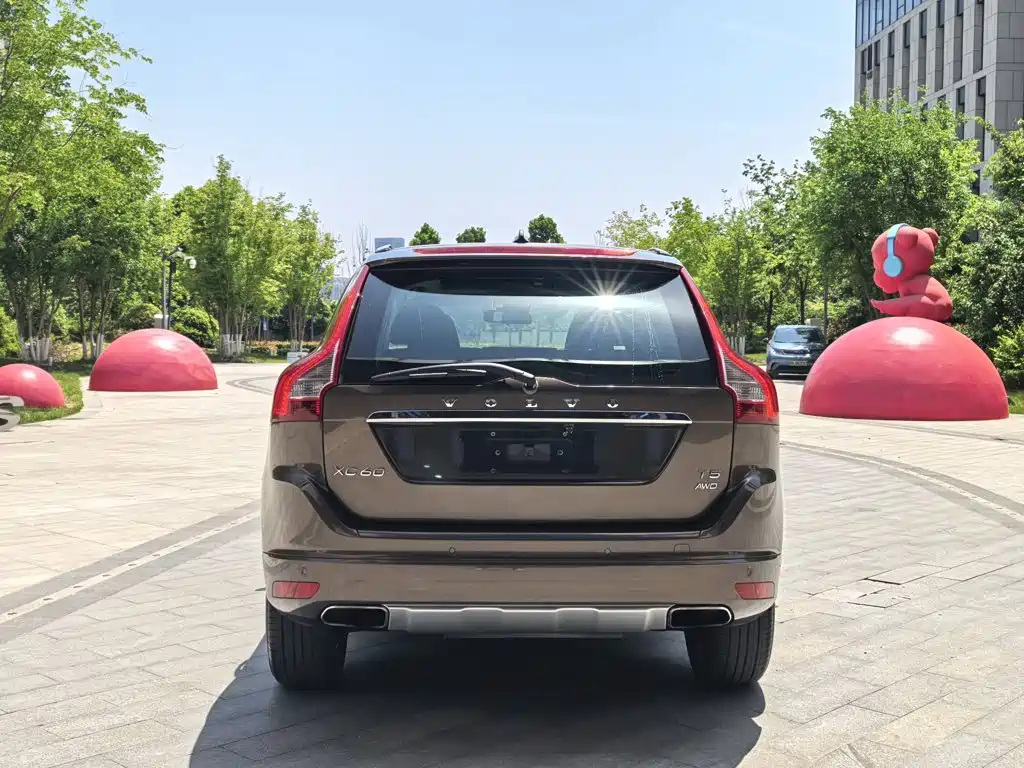 Volvo XC60 2017 — фото 16