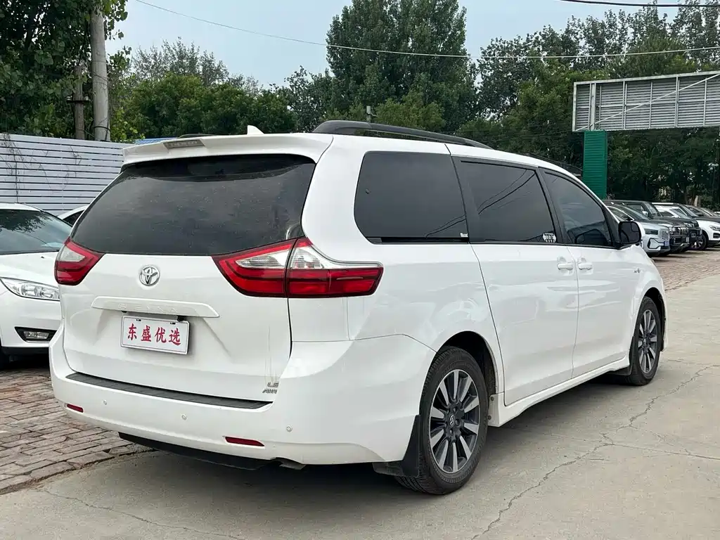Toyota Sienna 2018 — фото 6