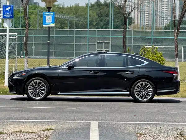 Lexus LS 2018