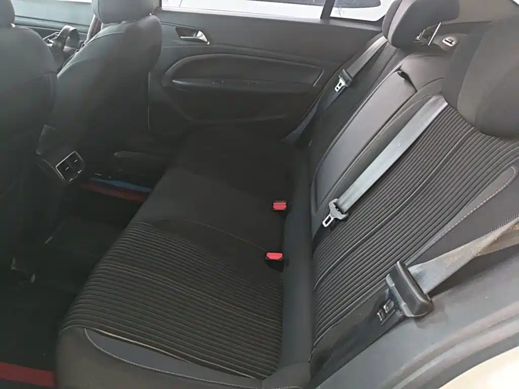 Peugeot 408 2015 — фото 17