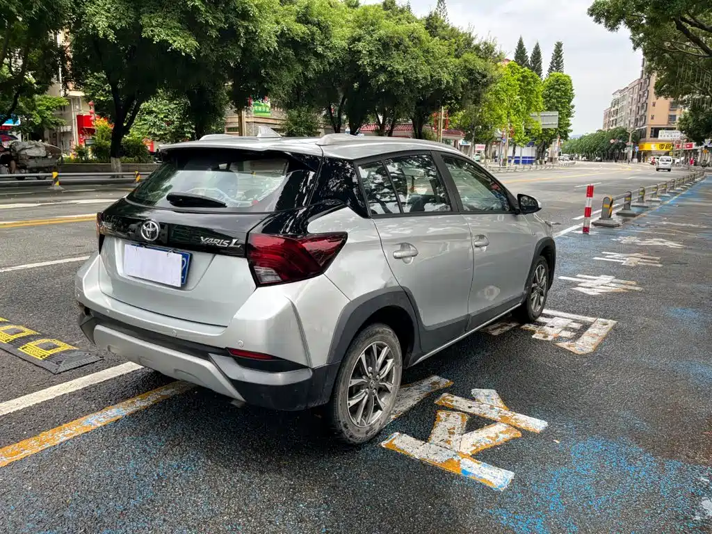 Toyota Yaris L 2021