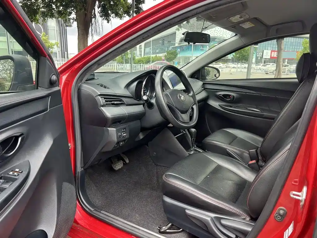 Toyota Yaris L 2017 — фото 7