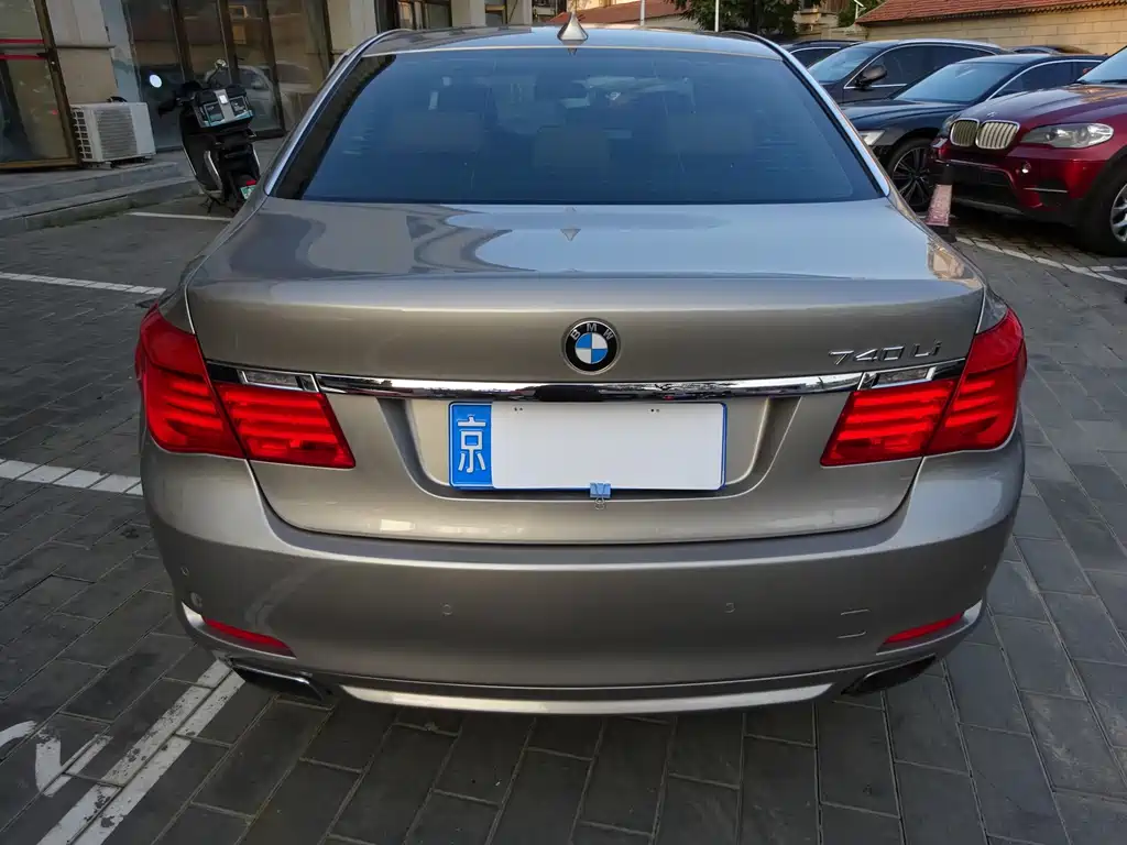 BMW 7 Series 2011 — фото 15