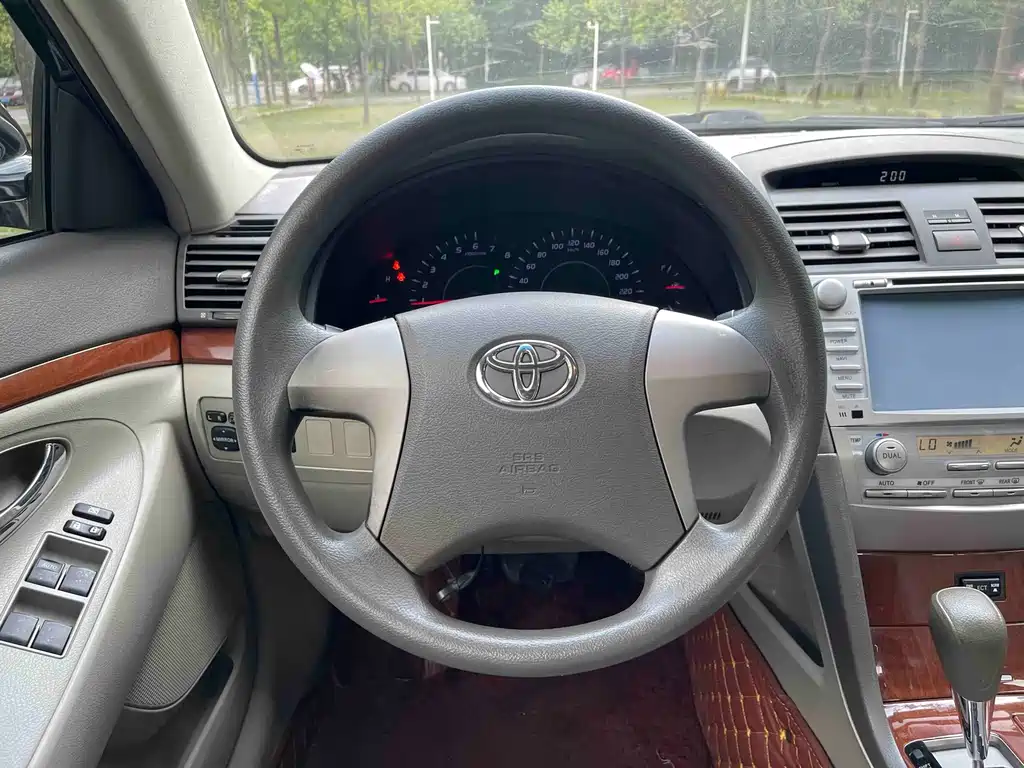 Toyota Camry 2014 — фото 16