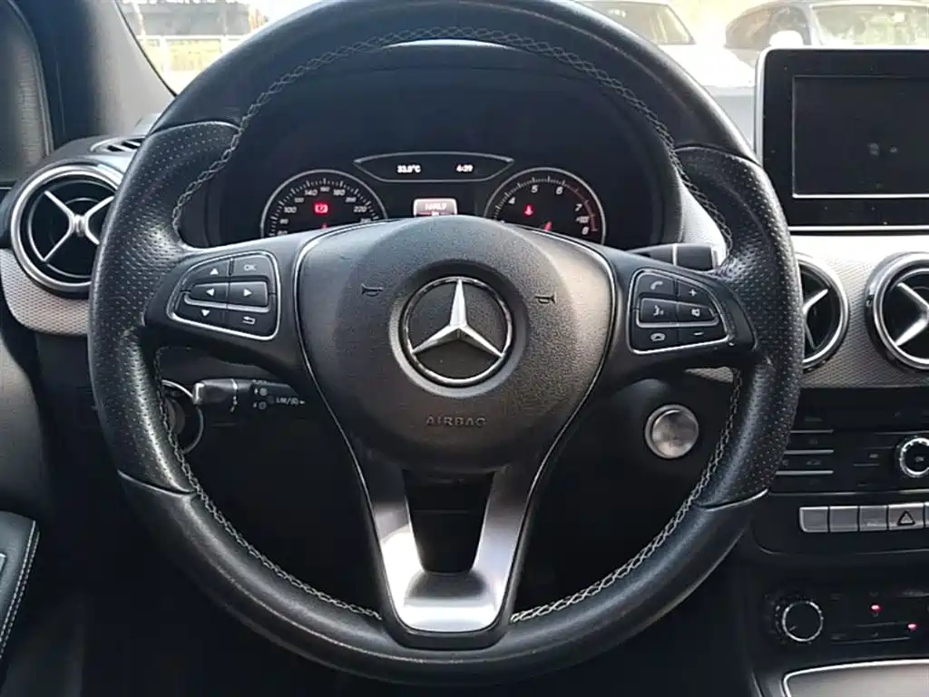 Mercedes-Benz B-Class 2017 — фото 11