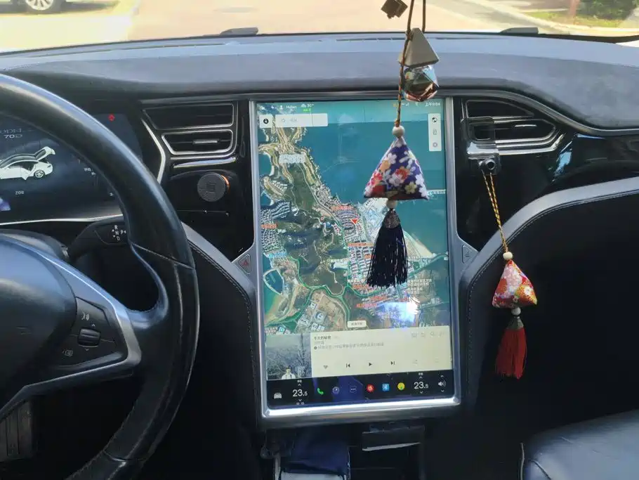 Tesla Model S 2015 — фото 13