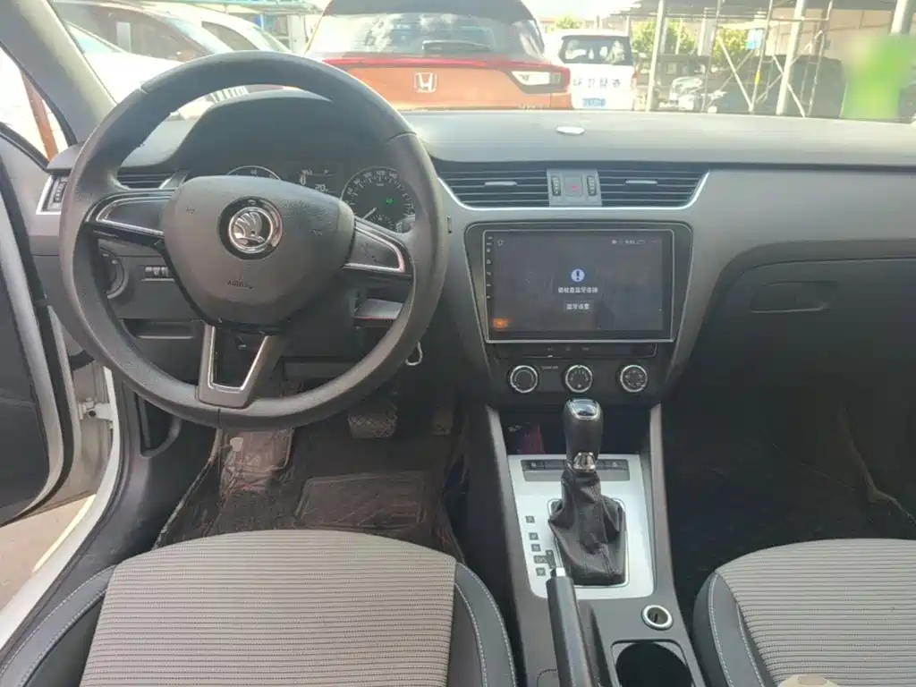 Skoda Octavia 2016 — фото 10