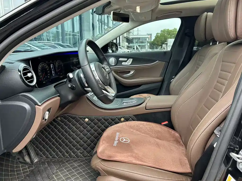 Mercedes-Benz E-Class 2019 — фото 10