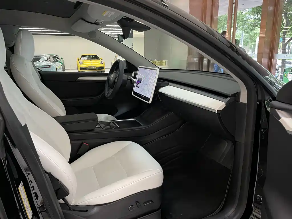 Tesla Model Y 2021 — фото 11
