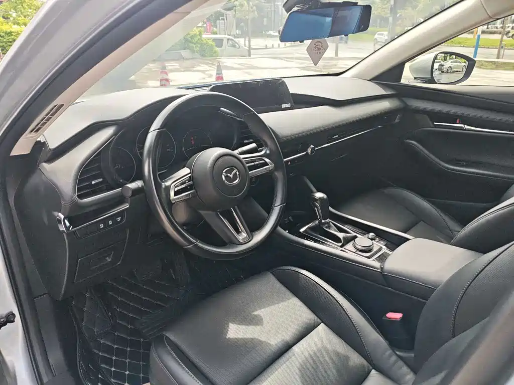 Mazda 3 Axela 2019 — фото 8