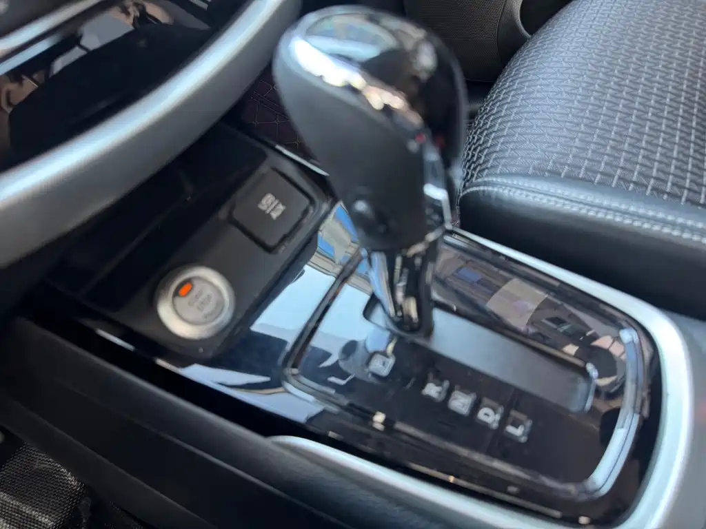 Nissan Tiida 2018 — фото 20