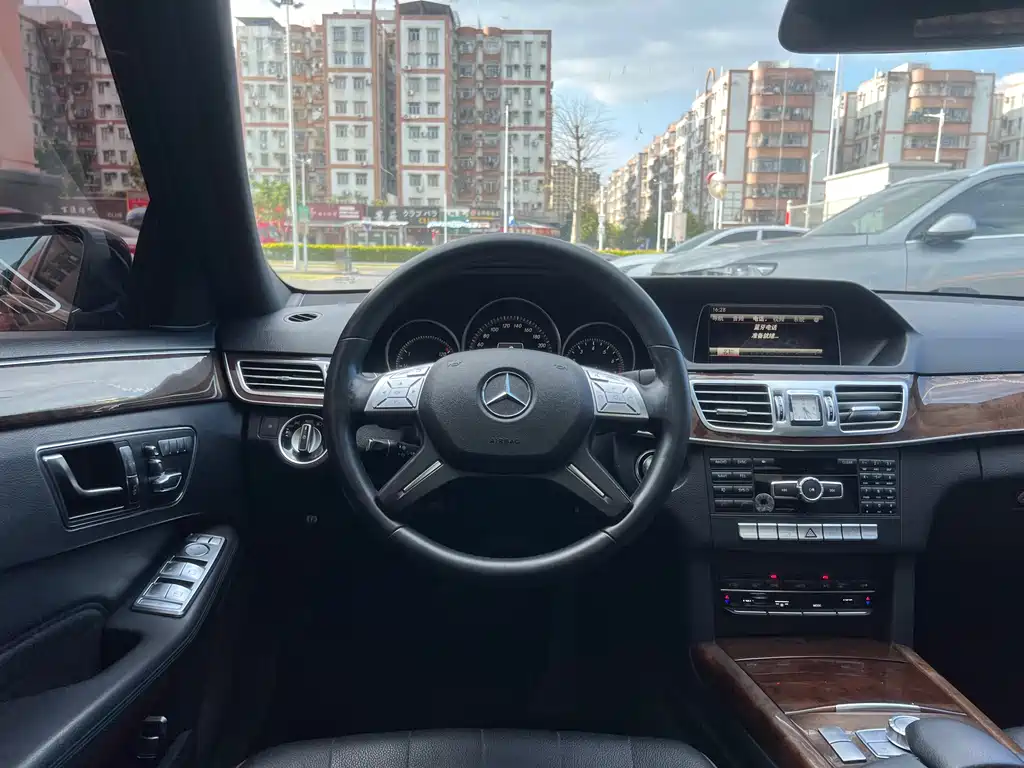 Mercedes-Benz E-Class 2015 — фото 22