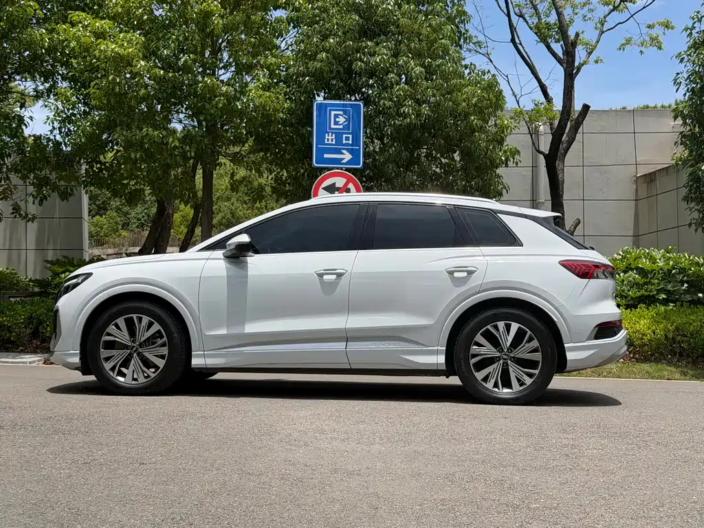 Audi Q4 e-tron 2023