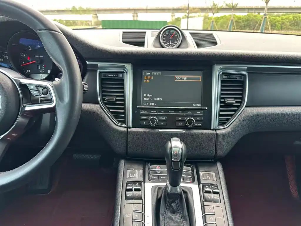 Porsche Macan 2014 — фото 10